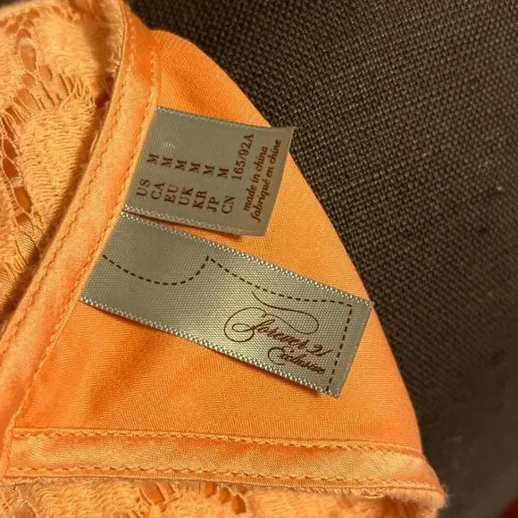 Forever 21 Women's Peach Open Back Sleeveless Lined Lace Peplum Blouse - Picture 6 of 7